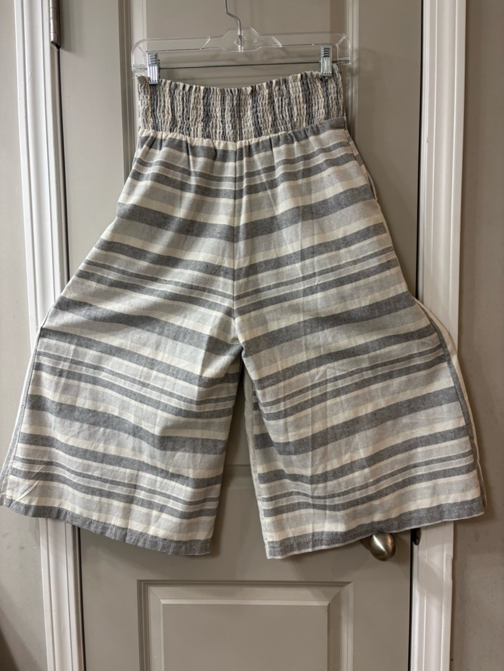 L'ATISTE Striped Wide Leg Pants in Gray and Cream - Picture 4 of 8